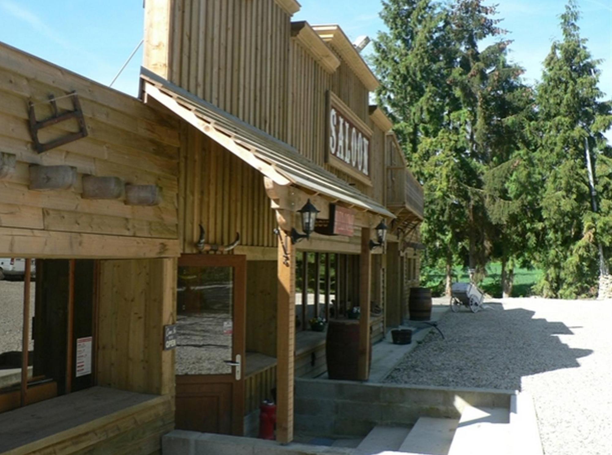 Etangs Du Moulin Hotel Suzy Exterior photo